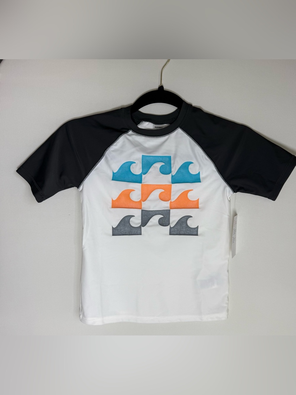 Old Navy rash guard • NWT • Boys 6/7